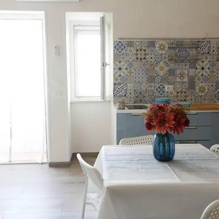 Apartment Dimora Del Mare 1882 *